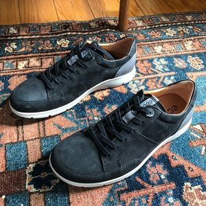 NWT. Men’s Ecco sneakers.